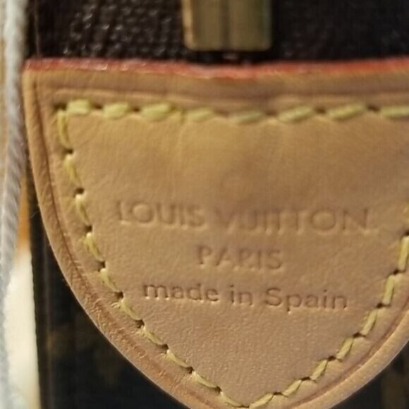 LOUIS VUITTON TOILETRIES BAG 26 MONOGRAM - Picture 7 of 14